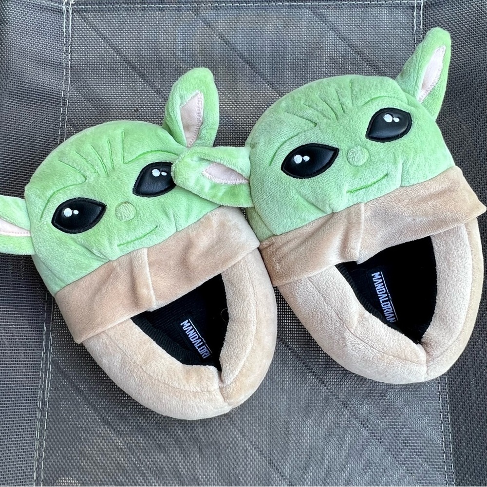 STAR WARS MANDOLORIAN BABY YODA CHILD SLIP ON PLUSH COMFY SLIPPERS